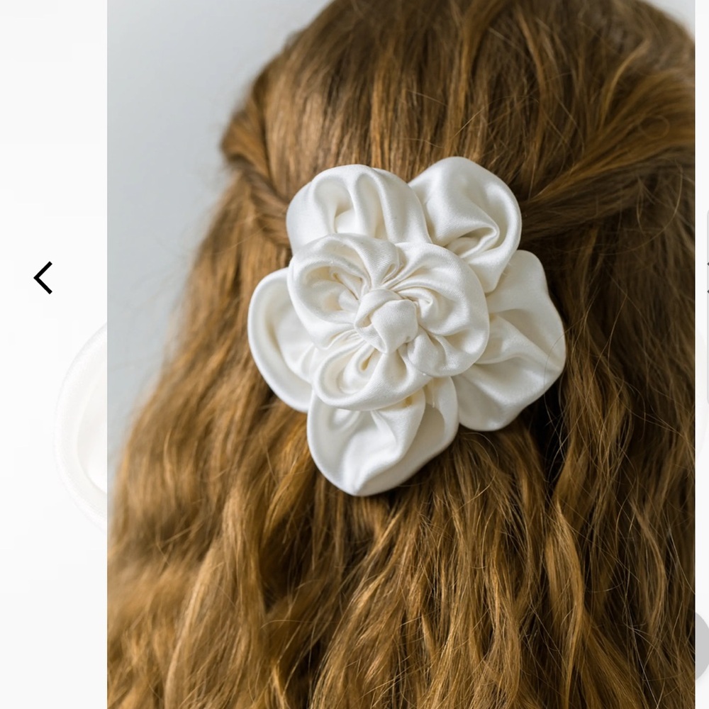 Jennifer Behr Ivory Floral Hair Clip